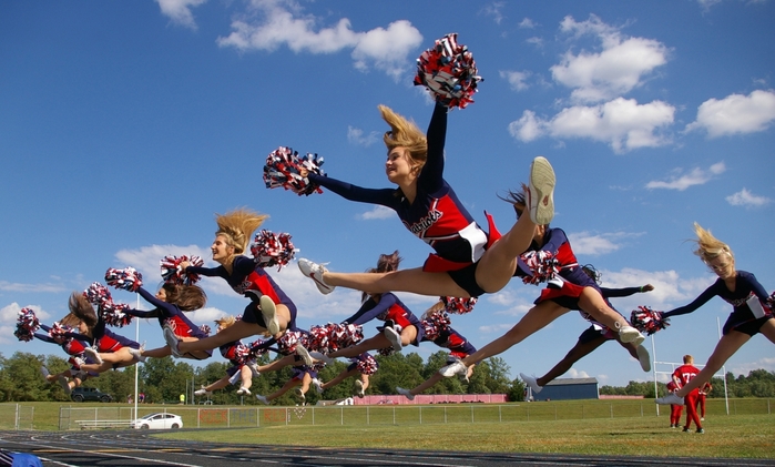 3085196_schoolgirlsprojectpomhighjumpjumpingtoetouchcheerpoms945473_1_ (700x421, 235Kb)