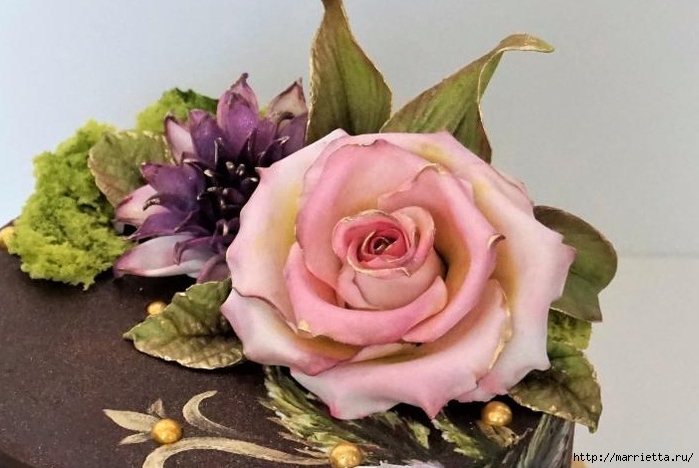 Очень красивый торт с розами из сахарной мастики (2) (700x468, 203Kb)
