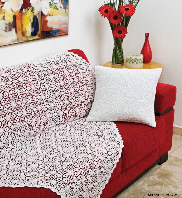 Белый плед на красном диване (608x662, 371Kb)