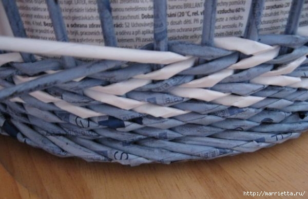 Плетение узора «елочка». Корзинка из газет (18) (600x387, 117Kb)