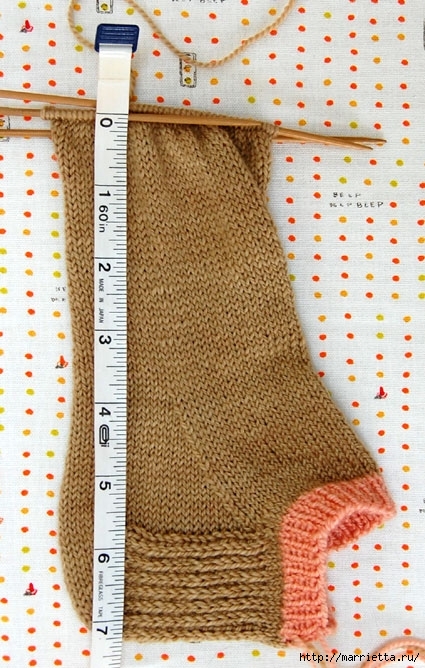 Вяжем носки с помпонами (4) (425x668, 264Kb)