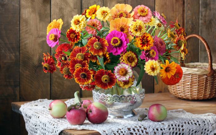 osen-tsvety-iabloki-buket-colorful-frukty-natiurmort-flowe-1 (700x437, 471Kb)