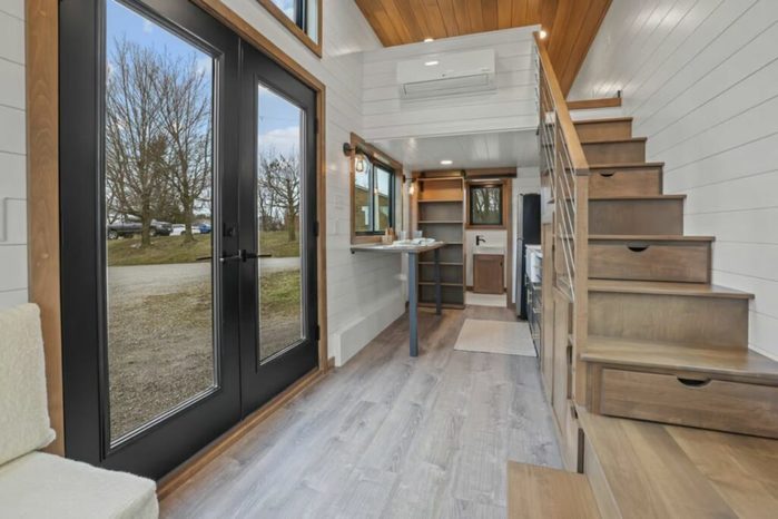 3899041_CoastalModernTinyHouseonWheels_31024x683 (700x466, 53Kb)