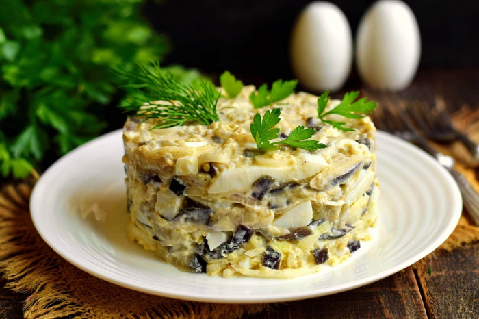 баклажановый салат с яйцами и маринованным луком 9 (700x466, 345Kb)
