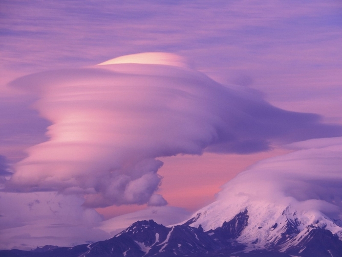 4897960_Lenticular_Clouds_Over_Mount_Drum__Alaska__1600 (700x525, 182Kb)