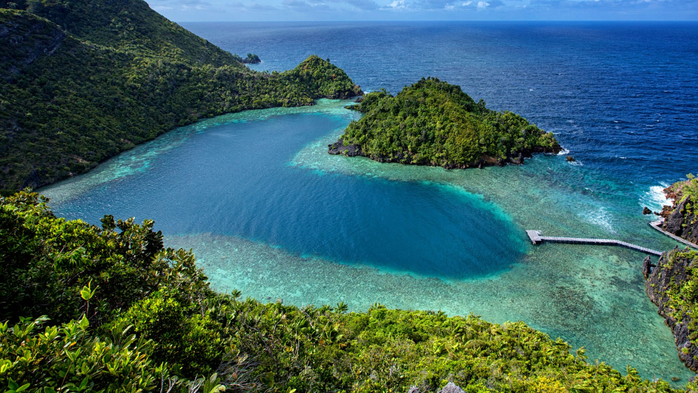 Karawapop heart-shaped lagoon at Misool Raja Ampat, West Papua, Indonesia (700x393, 451Kb)