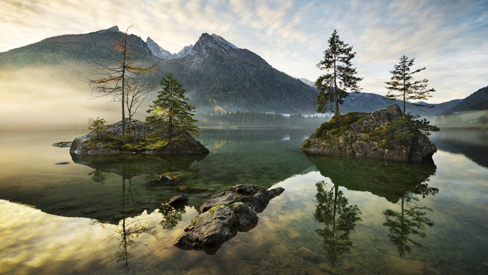 Lake Hintersee surrounded by mountains, Berchtesgaden, Bavaria (700x393, 309Kb)