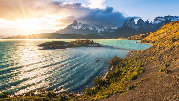 Lake Pehoe and the Cordillera del Paine at sunset, Torres del Paine, Chile (700x393, 411Kb)