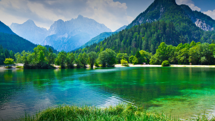 Lake under mountains, Jasna Lake, Prisank Peak, Triglav National Park, Julian Alps, Slovenia (700x393, 436Kb)