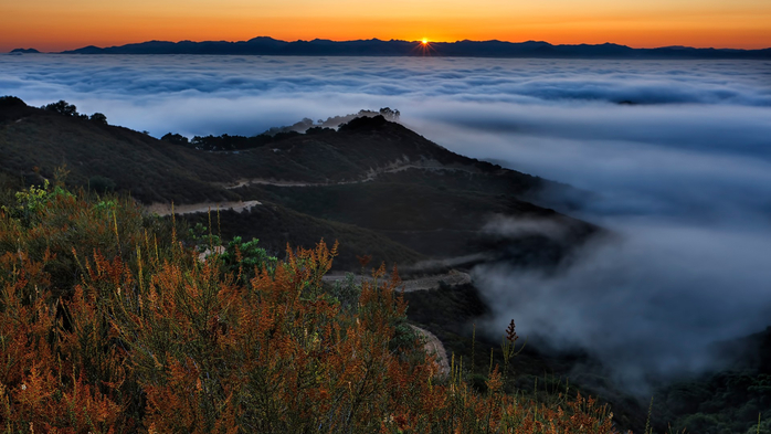 Sunrise over Santa Clara Valley and Diablo Mountain Range view from Fremont Peak, California, USA (700x393, 304Kb)