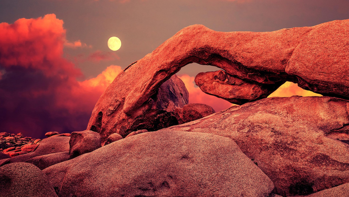 Sunset and rising moon over arch in Joshua Tree National Park, California, USA (700x393, 426Kb)