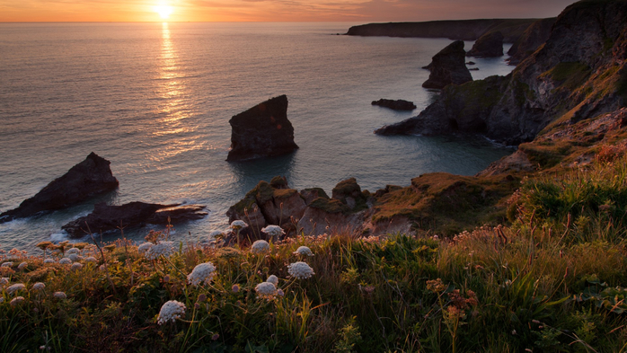 Sunset over Bedruthan Steps, North Cornwall, England, UK (700x393, 379Kb)