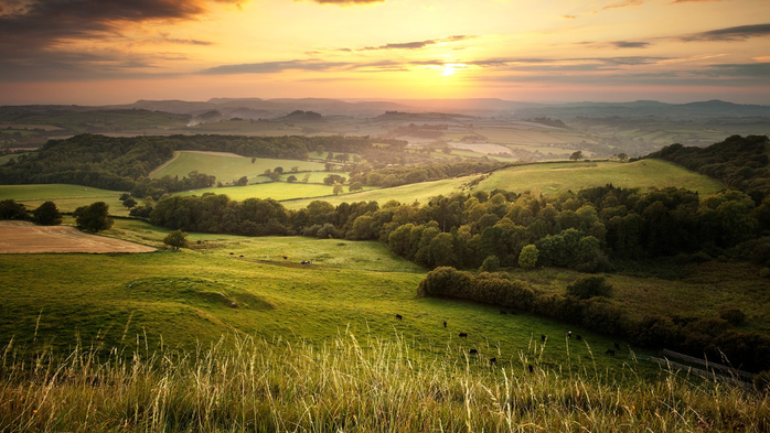 Sunset view from Eggardon Hill over the green hills countryside in England, Dorset, UK (700x393, 364Kb)