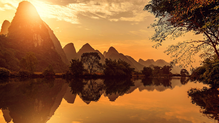 Sunset view of Li River, Yangshuo, Guangxi, China (700x393, 360Kb)