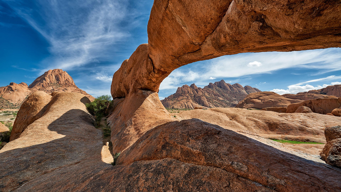 The Arch at Spitzkoppe, mountain landscape of granite rocks, Matterhorn of Namibia (700x393, 401Kb)