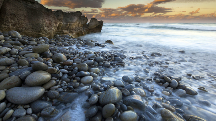 The coastline, bays and cliffs on Cape Agulhas near Arniston at sunset, South Africa (700x393, 365Kb)