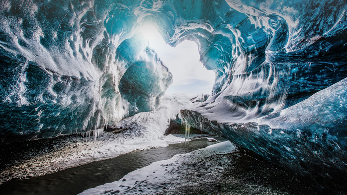 The entrance of the Crystal Cave in Vatnajökull National park, Iceland (700x393, 434Kb)