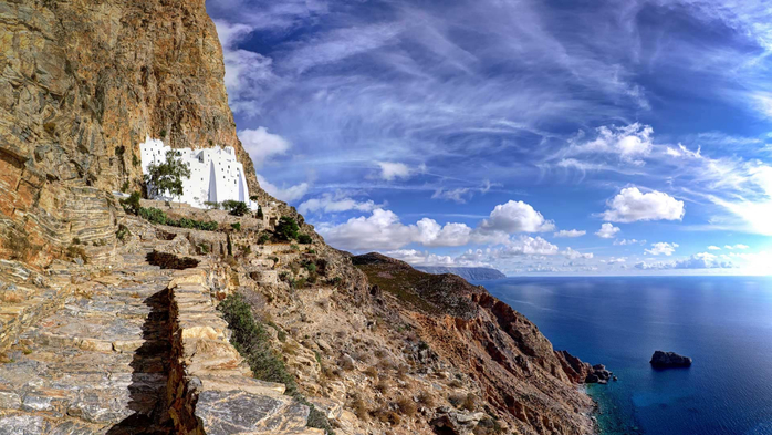The Panagia Hozoviotissa Monastery on the island of Amorgos, Greece (700x393, 356Kb)