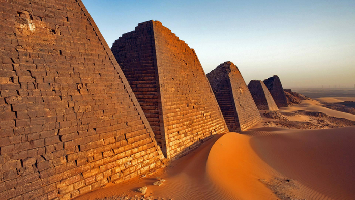 The Pyramids of Meroë in Sudan (700x393, 351Kb)