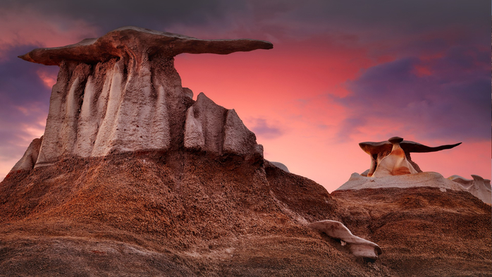 The Wings bizarre rock formations in Bisti Badlands, New Mexico, USA (700x393, 323Kb)