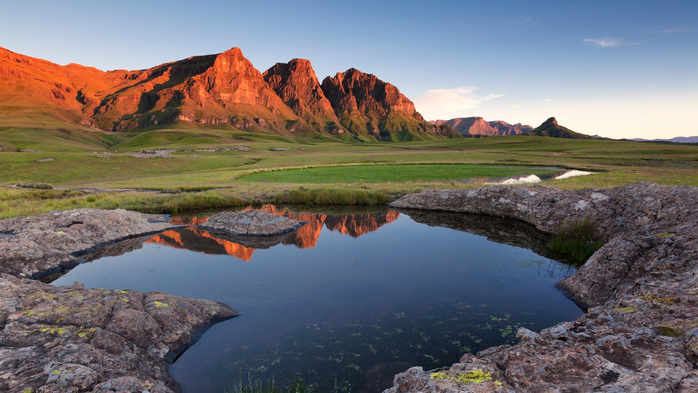 Three Bushmen peaks reflected in a pool at sunrise, Sehlabathebe National park, Lesotho (700x393, 349Kb)