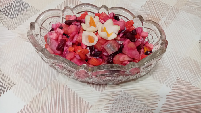 vegetable salad with herring (700x393, 89Kb)