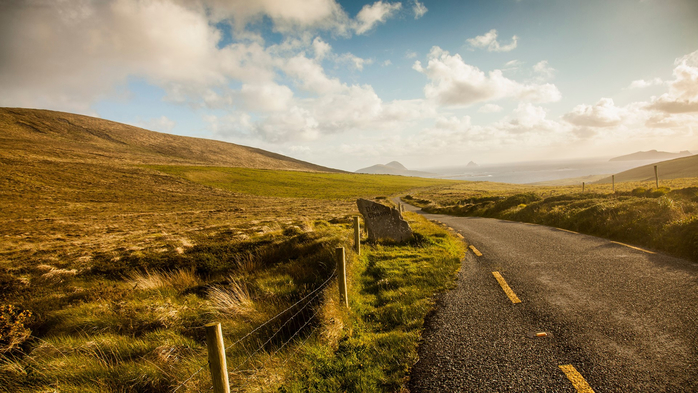 Country road, Dunquin, Kerry, Ireland (700x393, 386Kb)