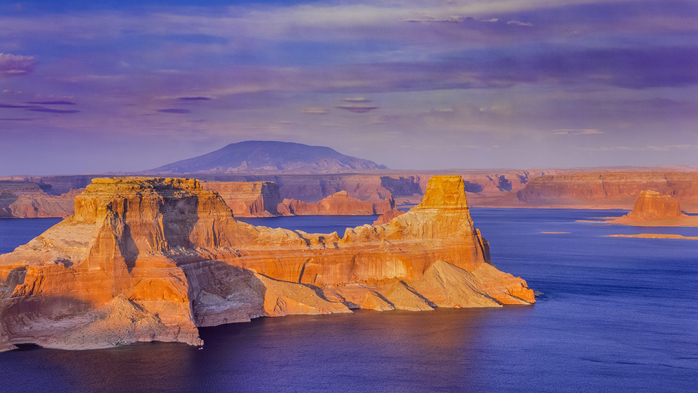 Gunsight Butte over Lake Powell in Page, Arizona, USA (700x393, 290Kb)