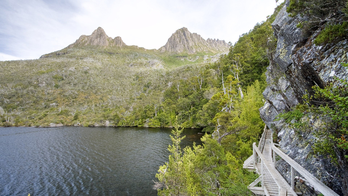 Hiking trail at Dove Lake, Cradle Mountain-Lake Saint Clair National Park, Tasmania, Australia (700x393, 366Kb)