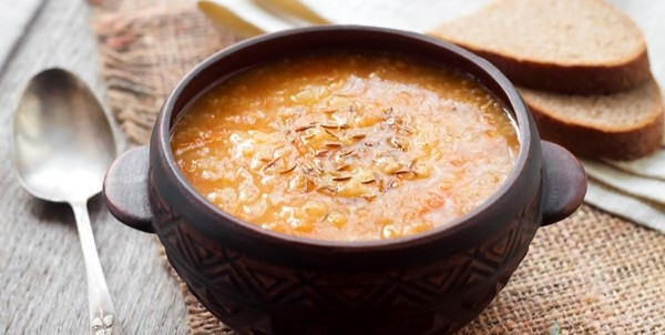 kapustnyak-traditional-ukrainian-winter-soup-with-sauerkraut-millet-and-meat-in-rustic-bowl (600x302, 153Kb)
