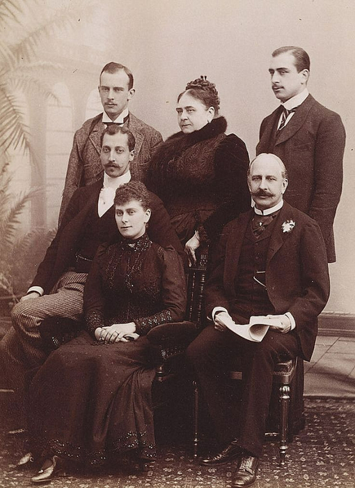 англия Принцесса Виктория Мария Текская и ее семья с герцогом Кларенсом в Виндзоре, 1891 год (510x700, 337Kb)
