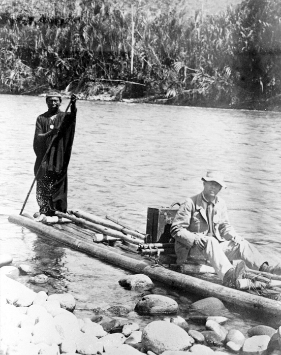 бразилия исследователь с индейцем на плоту в джунглях Южной Америки, Бразилия, 1890 (553x700, 266Kb)