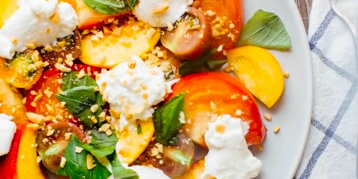 Buratta-Peach-and-Tomato-Salad-003 (700x350, 251Kb)