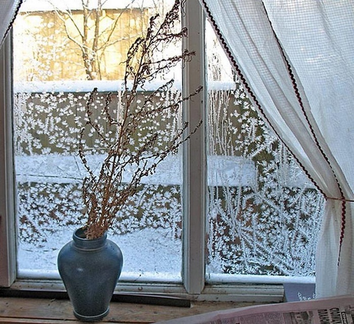 ЗА ОКНОМ СНЕГ (700x642, 247Kb)
