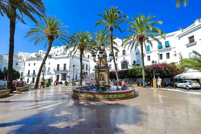 3577132_Drugiyabzac_VejerdelaFrontera_PlazaEspana_GabyGarciaflickr_com_e1740729803849 (700x466, 90Kb)