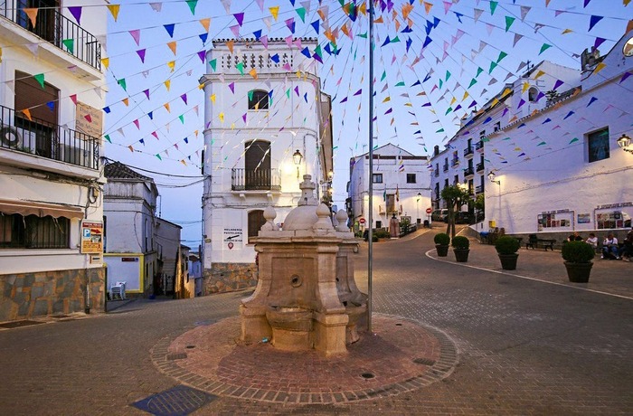 3577132_Tretiyabzac_Casares_ManfredGeyerflickr_com_ (700x460, 135Kb)