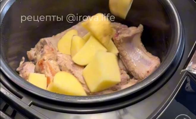 Свиные рёбрышки с картофелем в соусе в мультиварке2 (660x400, 137Kb)