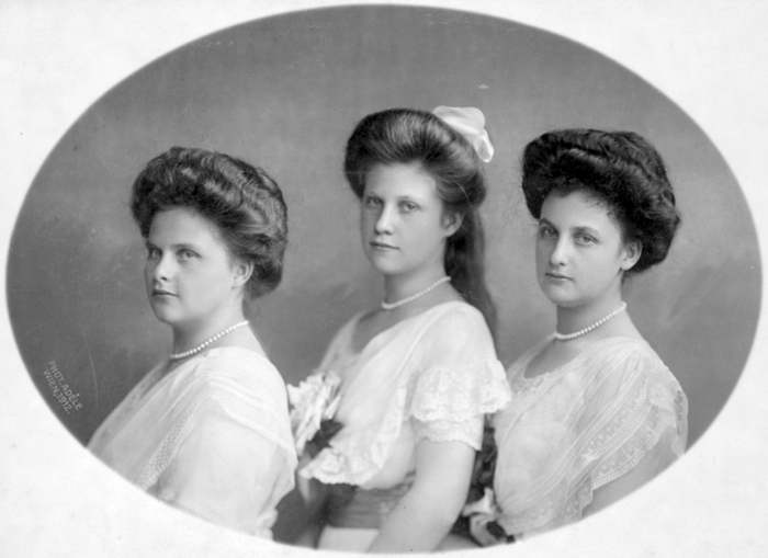 Dolores,_Margaretha_and_Inmakulata_of_Austria (700x509, 170Kb)