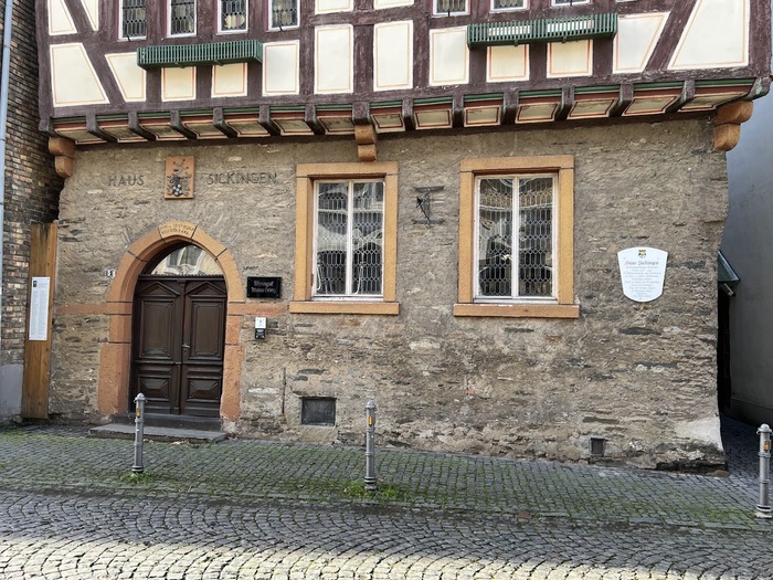 Haus Sickingen4 (900x725, 185Kb)