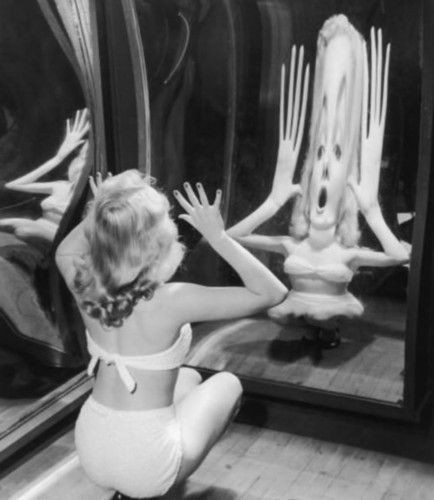 Мэрилин Монро в комнате кривых зеркал 