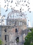 Церемония, посвященная американской атомной бомбардировке Хиросимы в  мемориальном парке Хиросимы, 5-6 августа 2010 года.