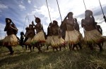 Фестиваль в долине Балем (Baliem Valley Festival) в Вамена, Индонезия, 10 августа 2010 года.