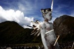 Фестиваль в долине Балем (Baliem Valley Festival) в Вамена, Индонезия, 10 августа 2010 года.