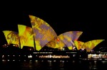 Сиднейская Опера. Яркий Сиднейский фестиваль (Vivid Sydney Festival) - праздник света, музыки и идей в Сиднее, 27 мая 2010 года.