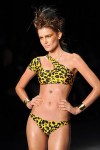 Работы дизайнера Triya на Rio Fashion Week, Коллекция лето 2010/2011, Пир Мауа, Рио-де-Жанейро, Бразилия, 1 июня 2010 года.