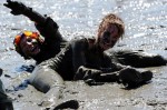 Мад Олимпийские игры (Mud Olympics) в устье реки Эльбы недалеко от Гамбурга, 6 июня 2010 года.