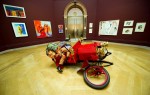 'Crash Willy' от Yinka Shonibare. Летняя выставка в Королевской академии, Лондон, 9 июня 2010 года.