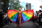 Christopher Street Day (КУР) gay pride Parade в Берлине, 19 июня 2010 года. Несколько тысяч демонстрантов приняли участие в ежегодном параде КУР, чтобы продемонстрировать права лесбиянок, геев, бисексуалов, трансвеститов и транссексуалов.