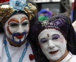 Christopher Street Day (КУР) gay pride Parade в Берлине, 19 июня 2010 года. Несколько тысяч демонстрантов приняли участие в ежегодном параде КУР, чтобы продемонстрировать права лесбиянок, геев, бисексуалов, трансвеститов и транссексуалов.