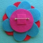 цветочки-украшения из ткани 1821994_thumb_feltorama-tutorial-attaching-pinback-150x150